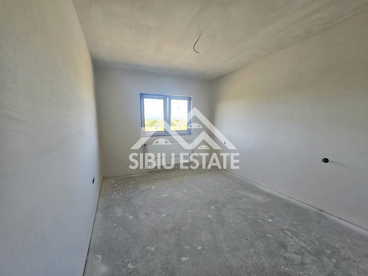 Duplex cu 5 camere cu Canalizare în Șura Mică