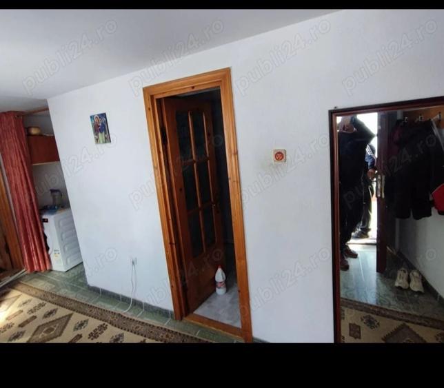 Casă cu 4 camere în Patriei