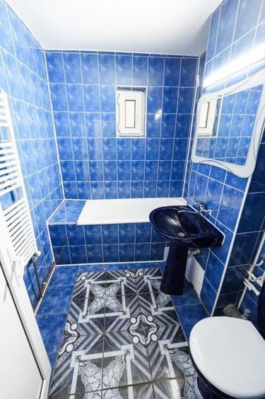 Apartament cu 4 camere decomandat, mobilat în Craiovița Nouă