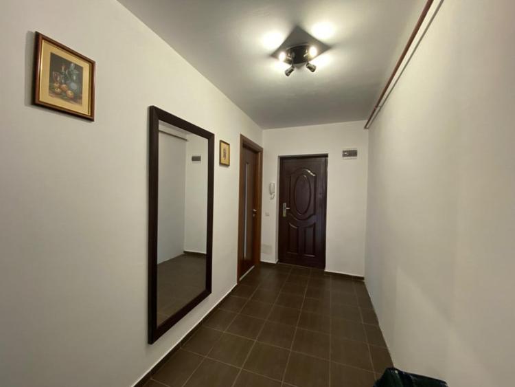 Apartament cu 3 camere semidecomandat în Florești — fotografia 1