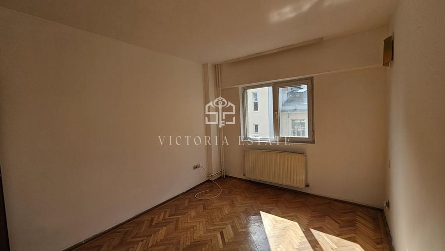 Apartament cu 3 camere decomandat în Republicii