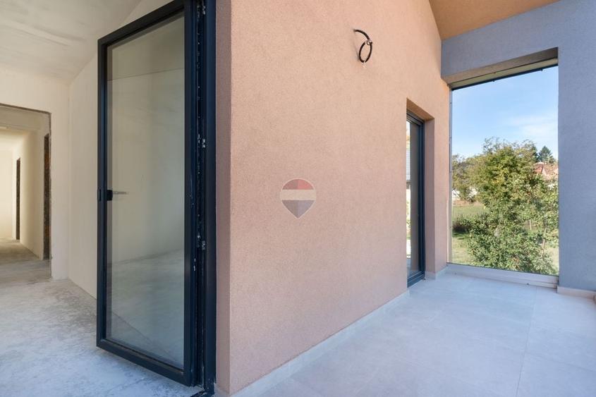 Duplex cu 6 camere cu Teren 400 Mp în Sud