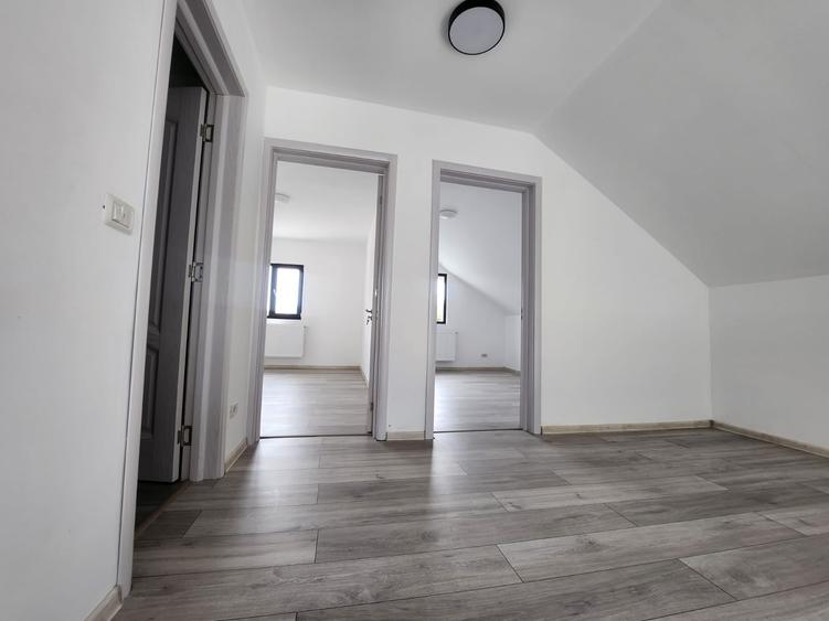 Casă cu 4 camere cu Canalizare în Traian