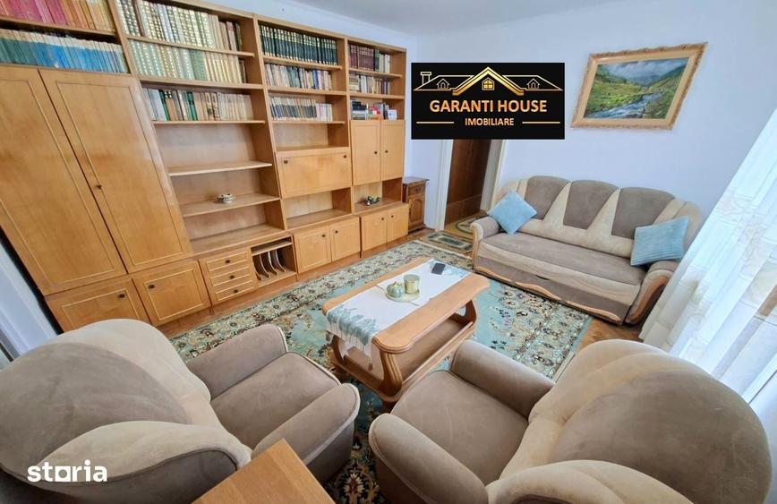 Apartament cu 3 camere semidecomandat în Republicii