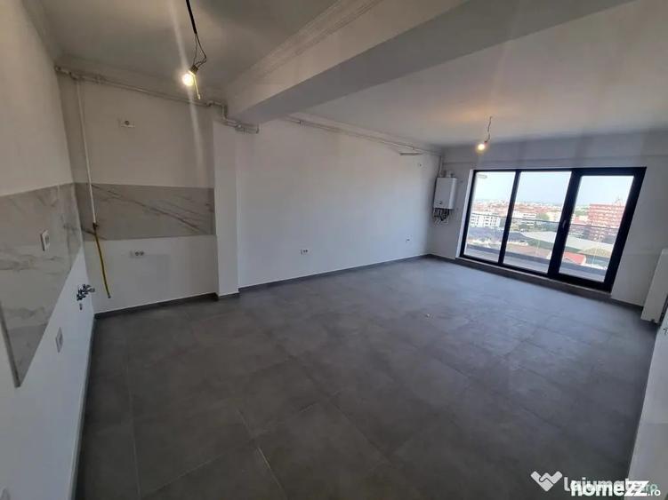 Apartament cu 3 camere decomandat în Energia