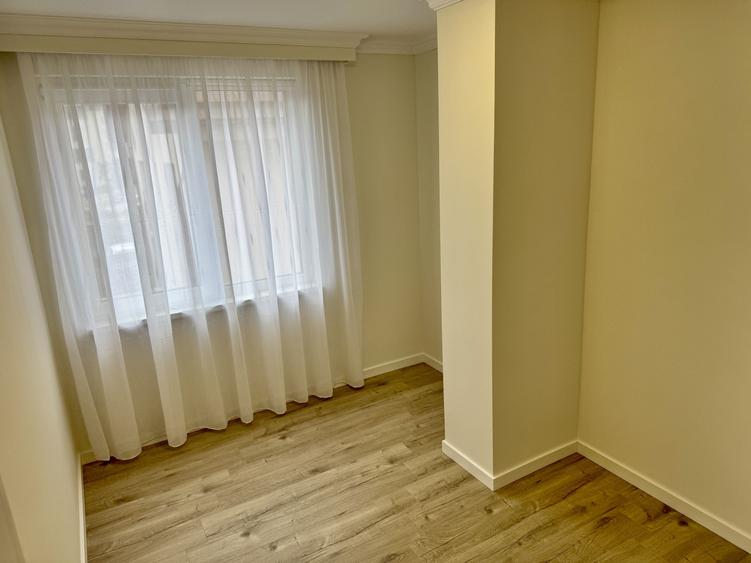 Apartament cu 4 camere decomandat în Florești