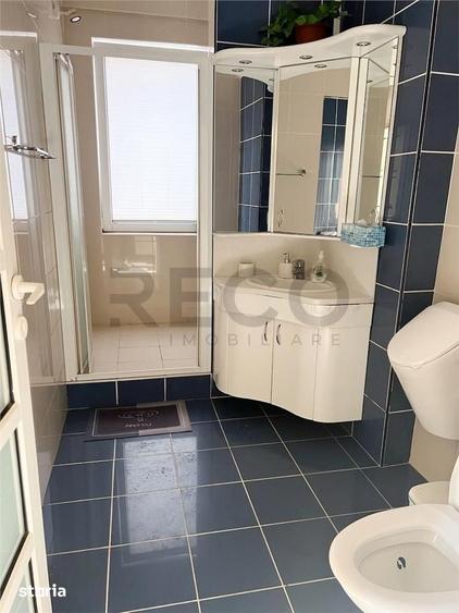 Casă cu 5 camere cu Teren 8030 Mp în Sânmartin