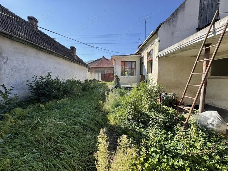 Casă cu 2 camere cu Teren 348 Mp în Sud