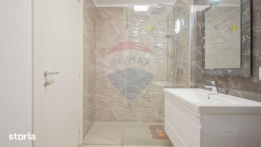 Apartament cu 3 camere, mobilat în Tractorul