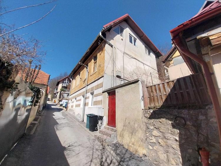 Apartament cu 4 camere semidecomandat în Centrul Istoric