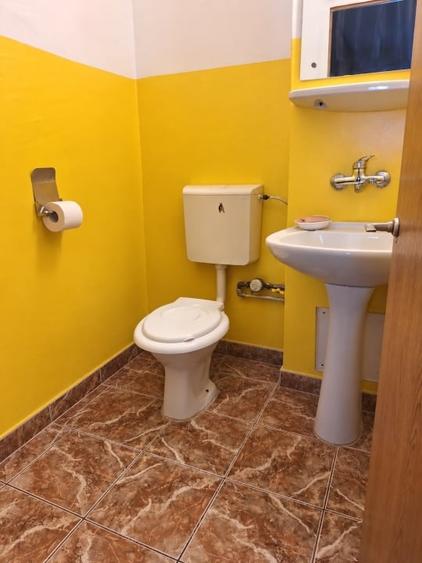 Apartament cu 3 camere decomandat, mobilat în Calea București