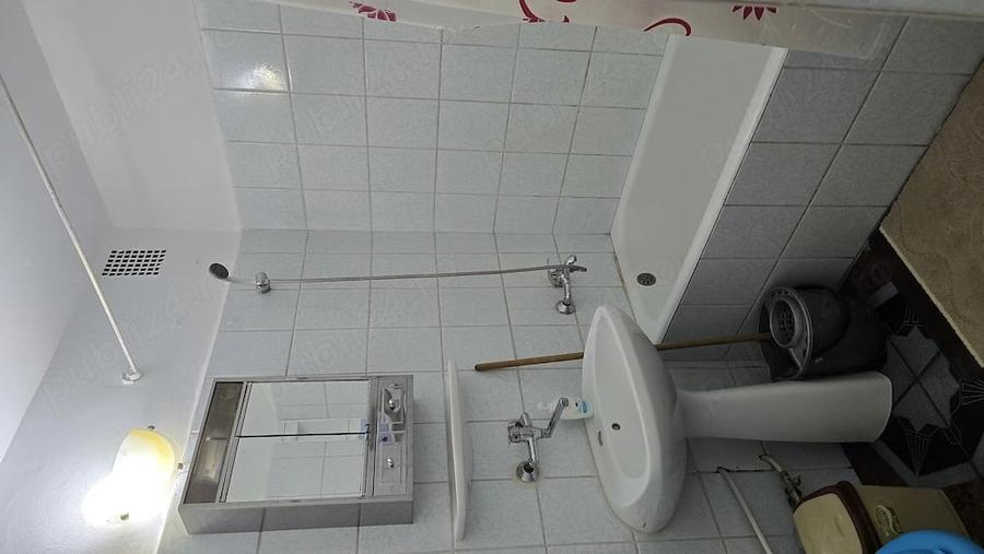 Garsonieră decomandată în 9 Mai