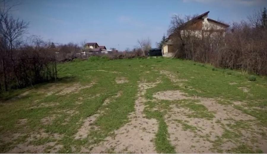 Teren de 1080 mp, în Domnești
