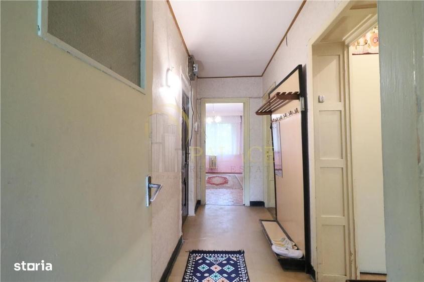 Apartament cu 3 camere decomandat în Podu Roș