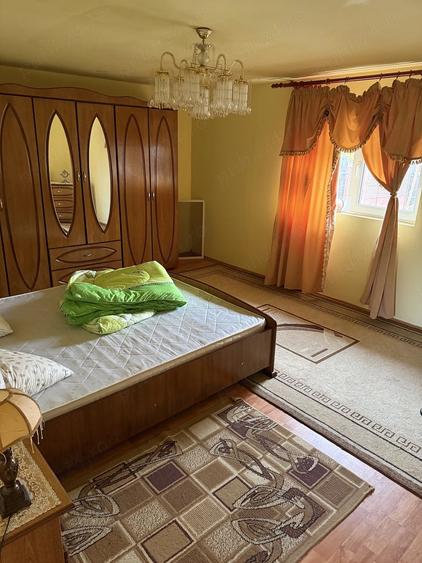 Casă cu 7 camere cu Teren 2759 Mp în Chizătău
