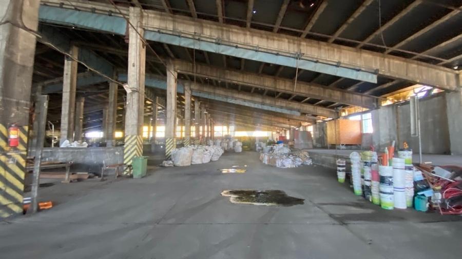 Spațiu industrial, de 4,076 mp, în Central