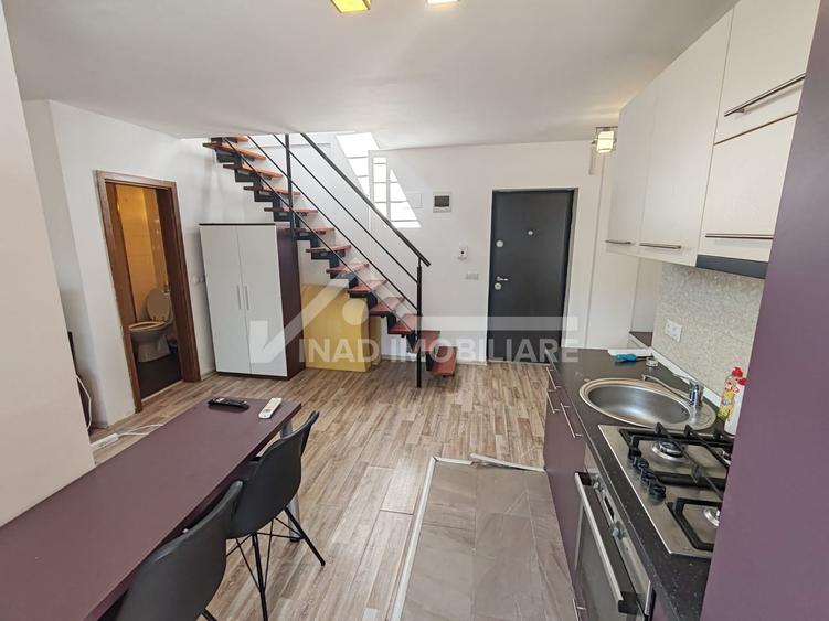 Apartament cu 3 camere semidecomandat, mobilat în Zorilor