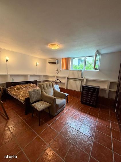 Casă cu 7 camere cu Teren 333 Mp în Tomis II