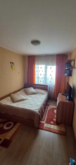 Apartament cu 3 camere decomandat în Prundu