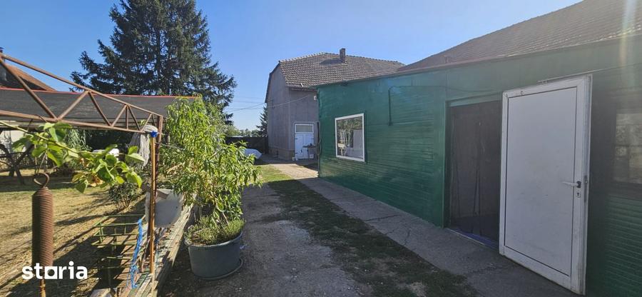 Casă cu 6 camere cu Teren 5766 Mp în Variaș