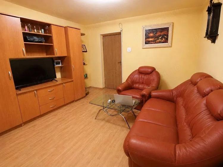 Apartament cu 3 camere decomandat în Traian