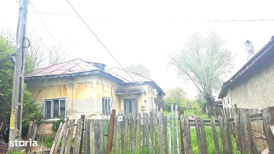 Casă cu 2 camere cu Teren 923 Mp în Scoarța