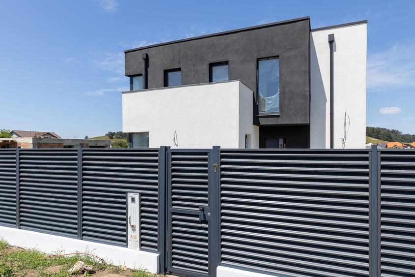 Casă individuală cu 5 camere cu Canalizare în Sânpetru