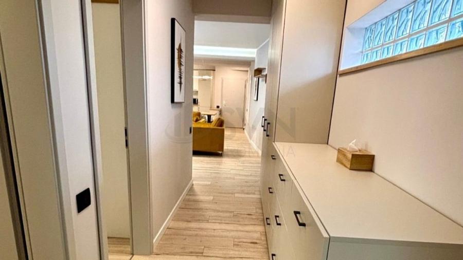 Apartament cu 3 camere decomandat, mobilat în P-ța Romană