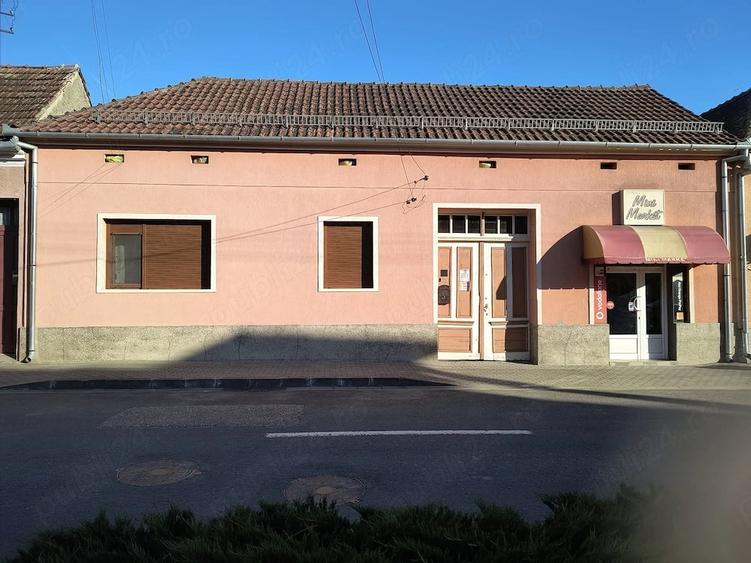 Casă cu 2 camere cu Teren 360 Mp în Central