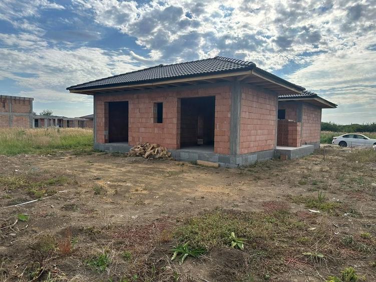 Casă cu 3 camere în Păulești