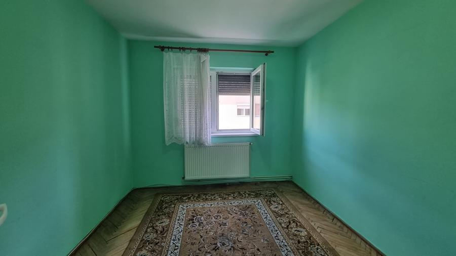 Apartament cu 3 camere decomandat în Micro 16