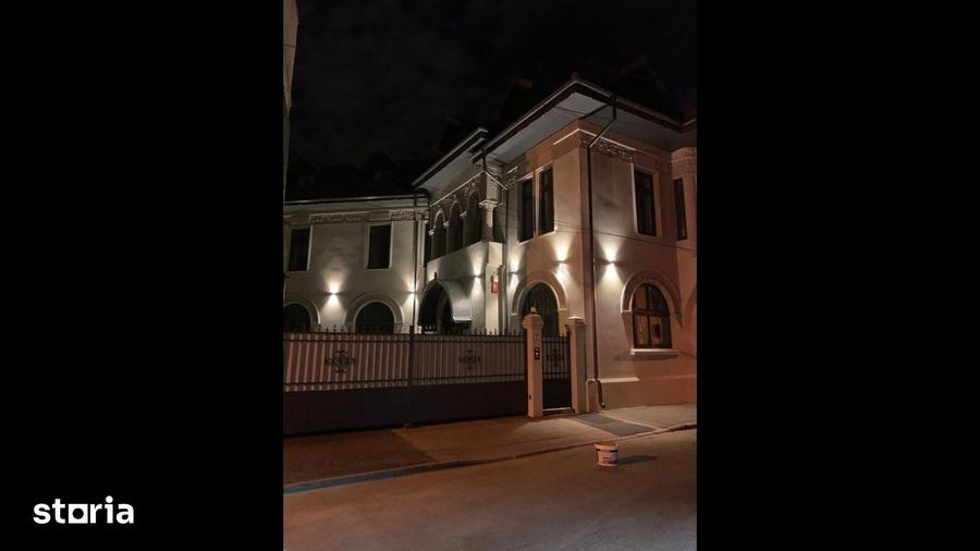 Casă cu 6 camere cu Teren 474 Mp în Romană