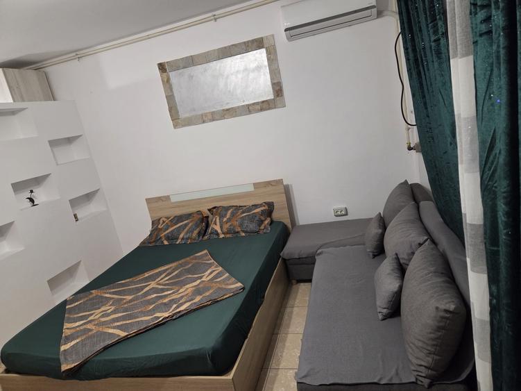 Apartament cu 20 camere semidecomandat în Universitate