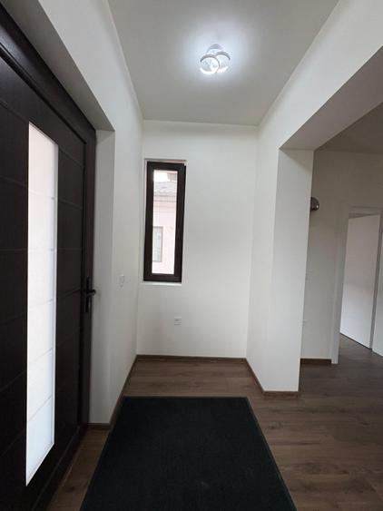 Casă individuală cu 4 camere cu Canalizare în Ultracentral