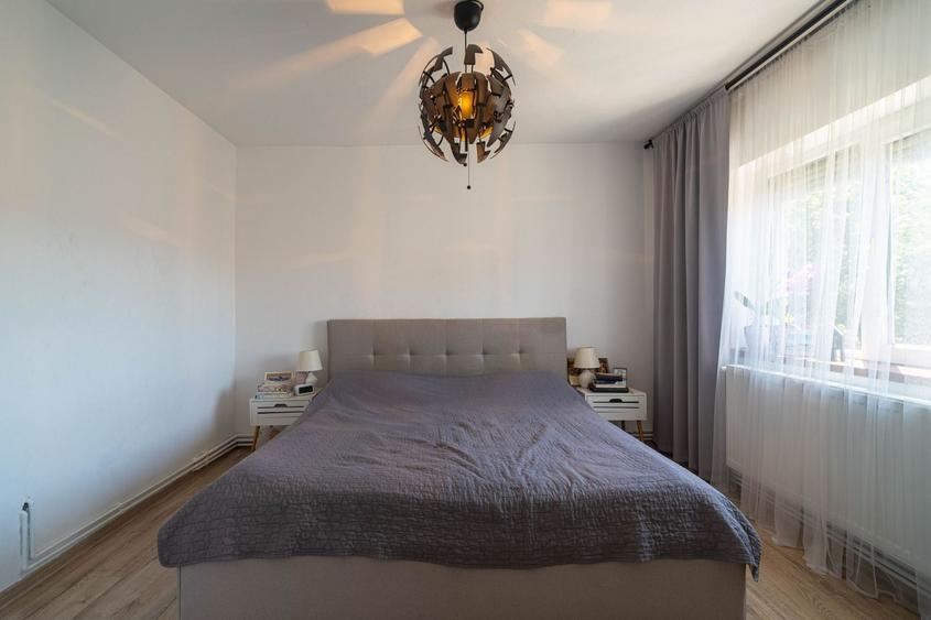 Apartament cu 5 camere decomandat, mobilat în Aurel Vlaicu