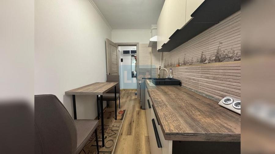 Apartament cu 3 camere semidecomandat în Central