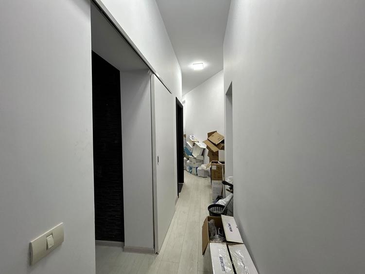 Apartament cu 4 camere semidecomandat în Universitate