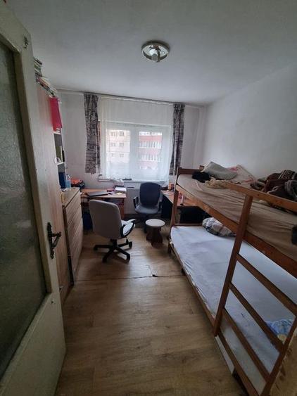 Apartament cu 3 camere decomandat, mobilat în Drumul Carului