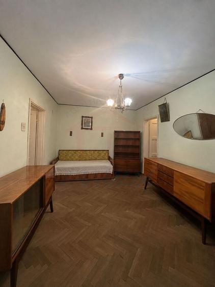 Apartament cu 2 camere semidecomandat în Piața Centrală