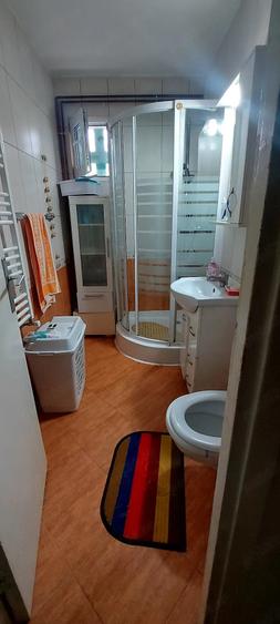 Apartament cu 4 camere semidecomandat, mobilat în Favorit