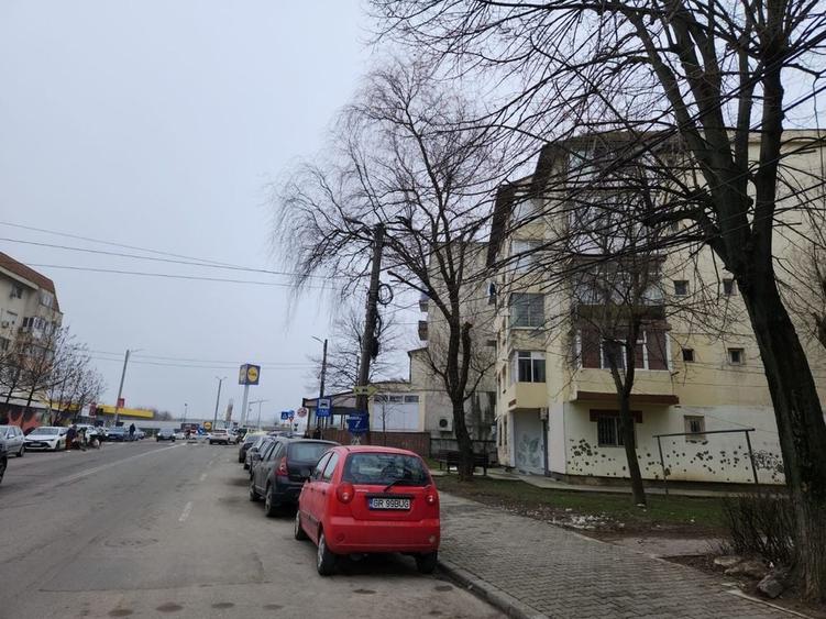 Apartament cu 2 camere decomandat în Exterior Vest