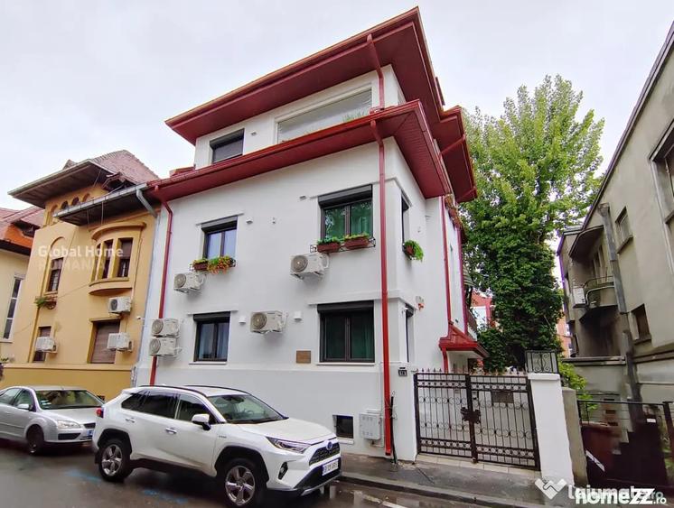 Apartament cu 5 camere în Romană
