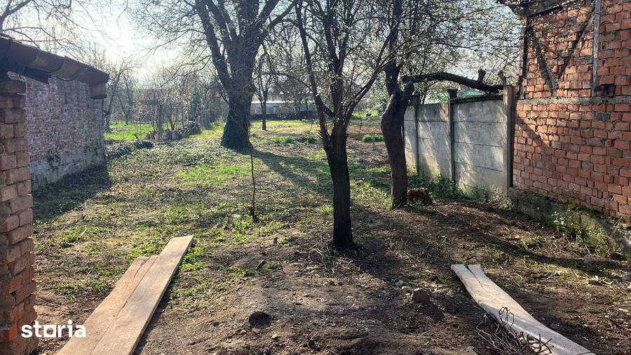 Casă cu 4 camere cu Teren 1234 Mp în Central