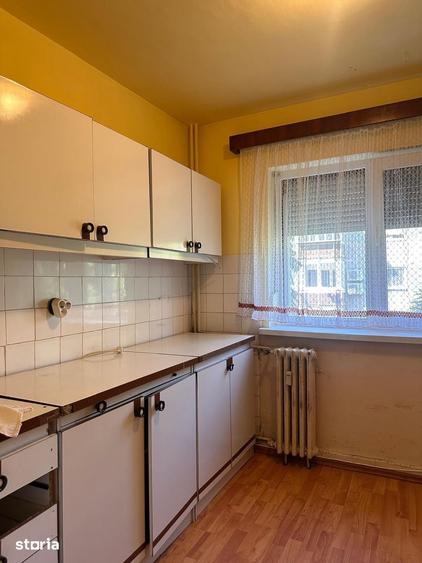 Apartament cu 3 camere decomandat în Nufărul