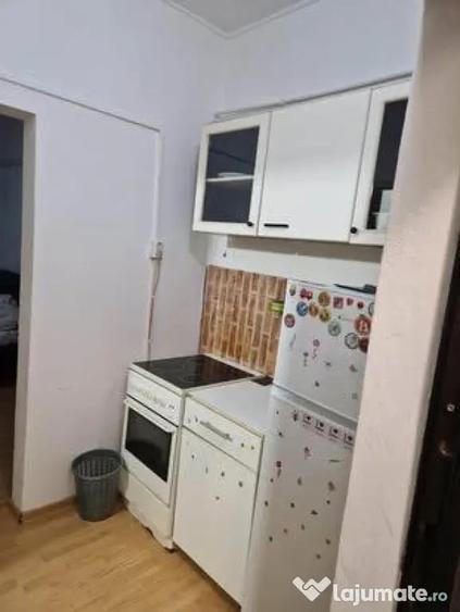 Garsonieră decomandată în Traian