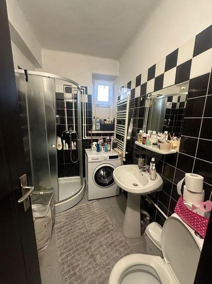 Apartament cu 2 camere semidecomandat în Podu Roș