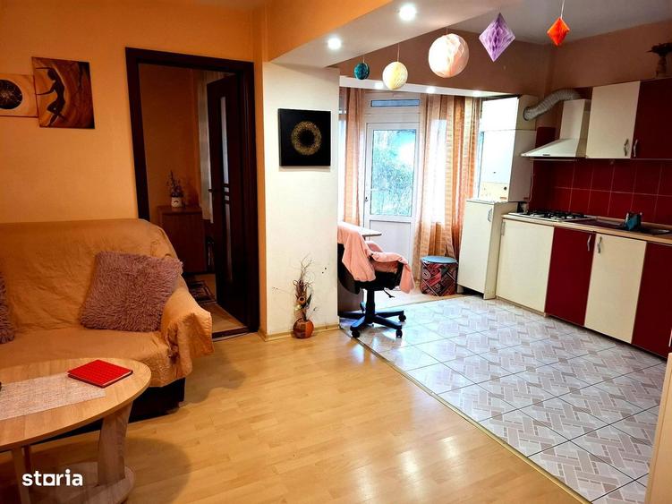 Apartament cu 3 camere semidecomandat în Mioriței