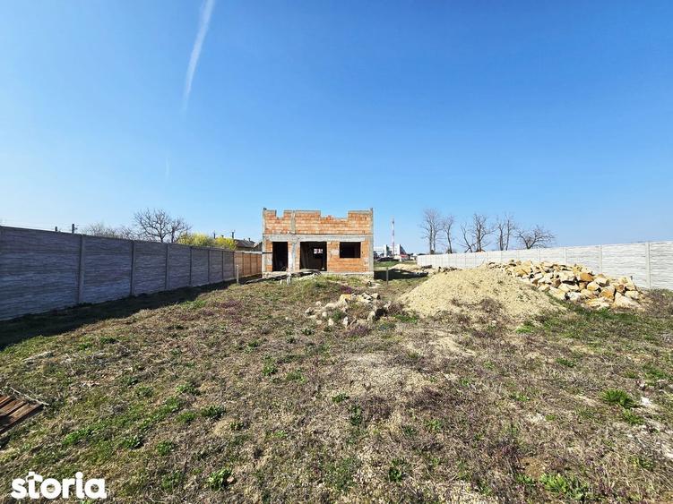 Casă cu 5 camere cu Teren 1079 Mp în Ghioroc