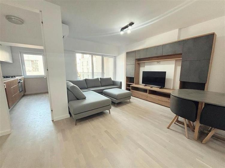 Apartament cu 2 camere decomandat, mobilat în P-ța Mihai Viteazu