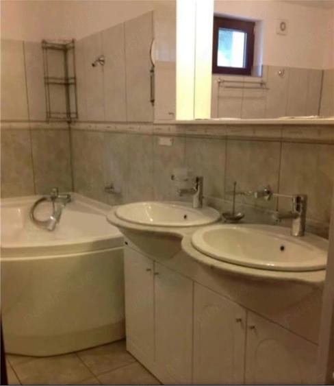 Casă cu 1 camere cu Teren 2000 Mp în Central